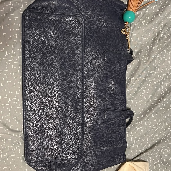 AUTHENTIC TORY BURCH TOTE WITH FREE KEY CHARM UPON PURCHASE - Picture 4 of 4